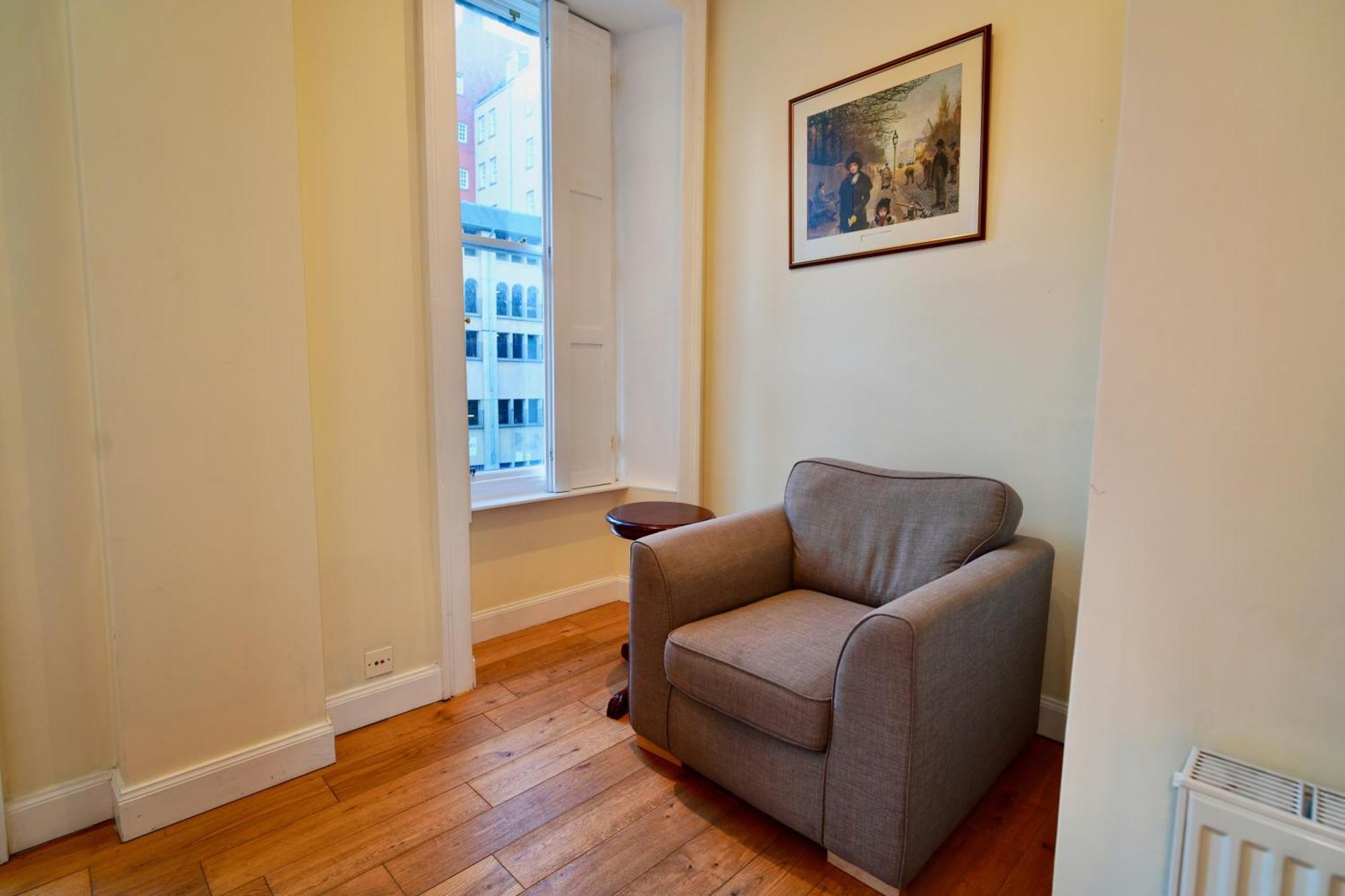 Spacious 2 Bed Apt Next To Royal Mile & Waverley Edinburgh Bagian luar foto